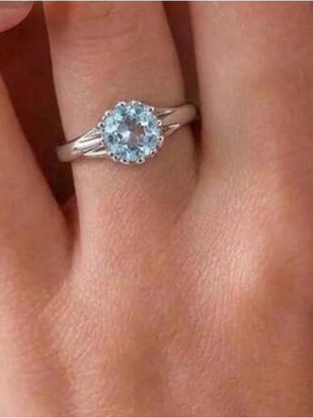 Silver & blue topaz Ring Like New